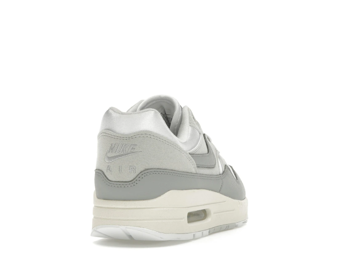 Vue 30 de Nike Air Max 1 '87 Pure Platinum 