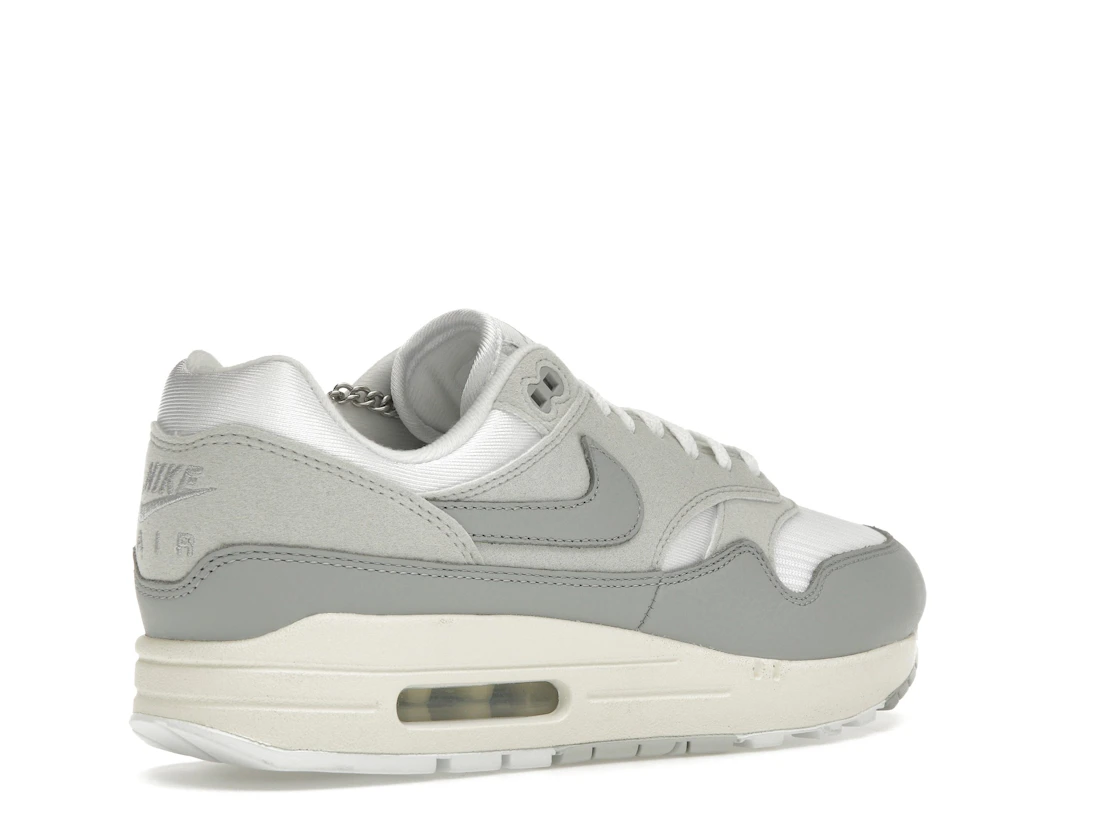 Vue 33 de Nike Air Max 1 '87 Pure Platinum 