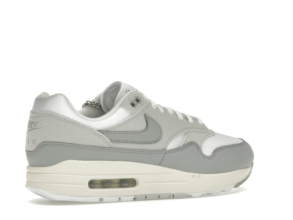 Vue 34 de Nike Air Max 1 '87 Pure Platinum 