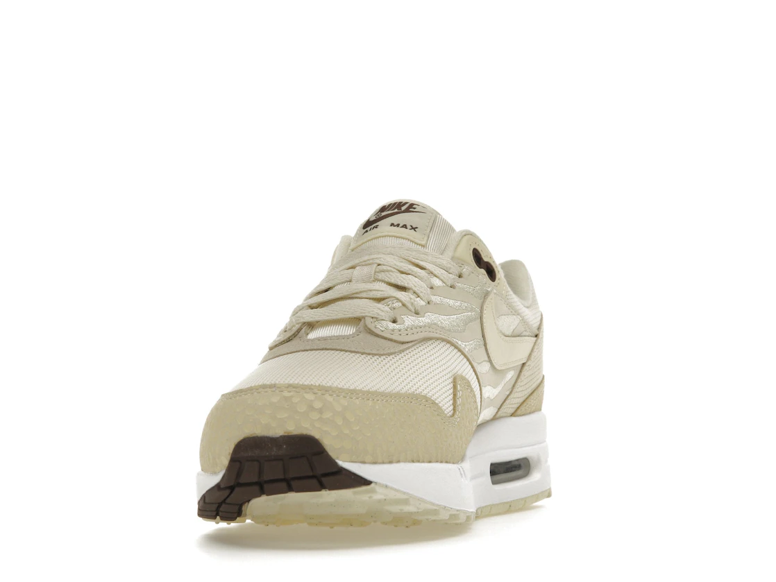 Vue 12 de Nike Air Max 1 '87 Safari Coconut Milk 