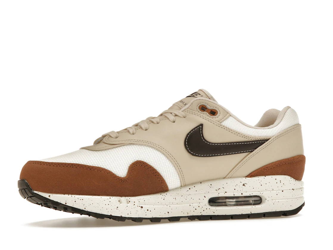 Vue 17 de Nike Air Max 1 '87 Velvet Brown 