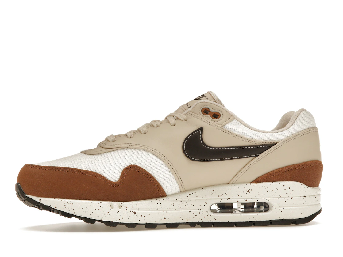 Vue 18 de Nike Air Max 1 '87 Velvet Brown 