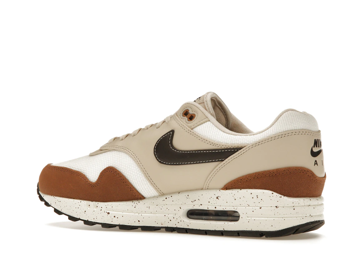 Vue 22 de Nike Air Max 1 '87 Velvet Brown 