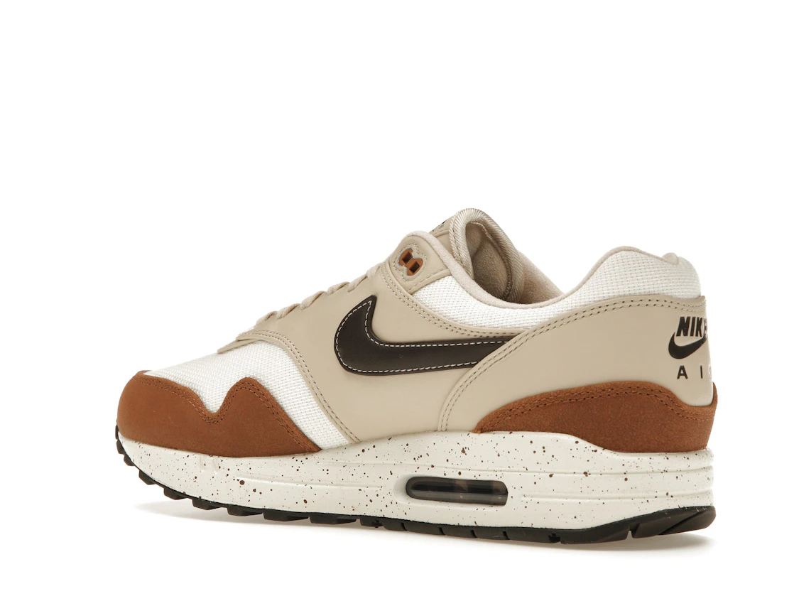 Vue 23 de Nike Air Max 1 '87 Velvet Brown 