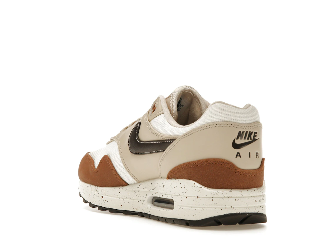 Vue 25 de Nike Air Max 1 '87 Velvet Brown 