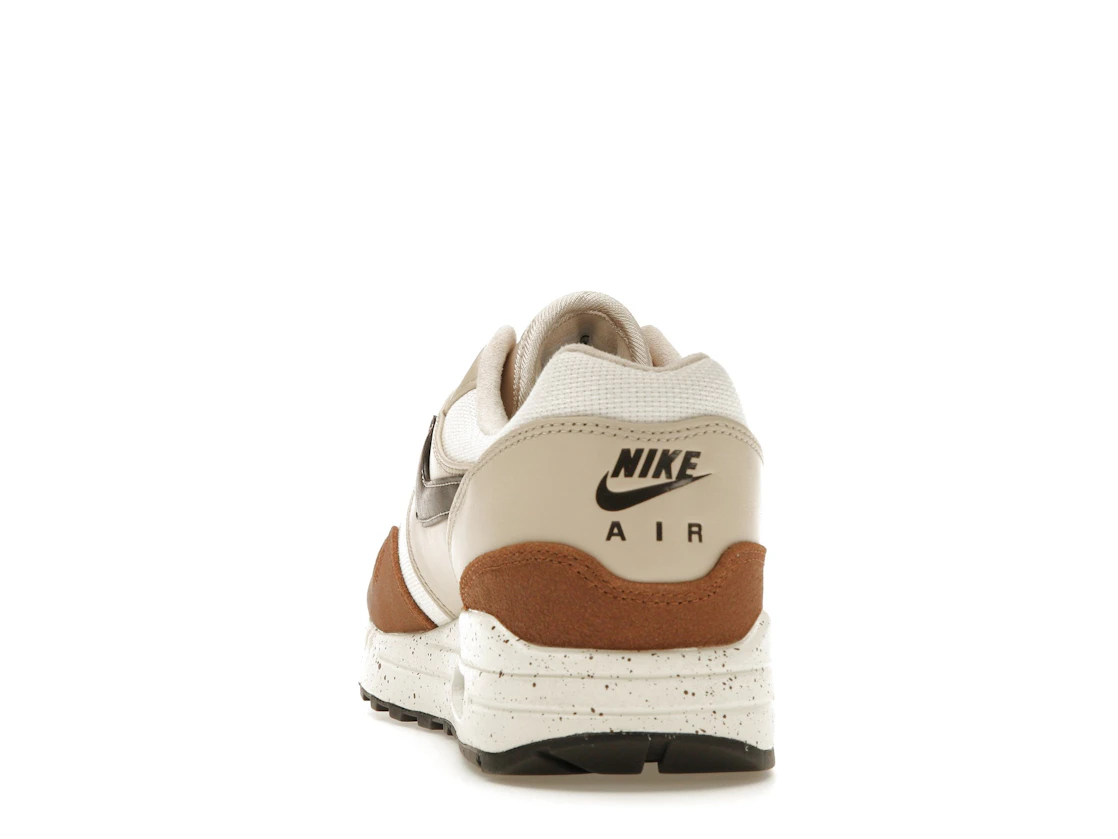 Vue 27 de Nike Air Max 1 '87 Velvet Brown 