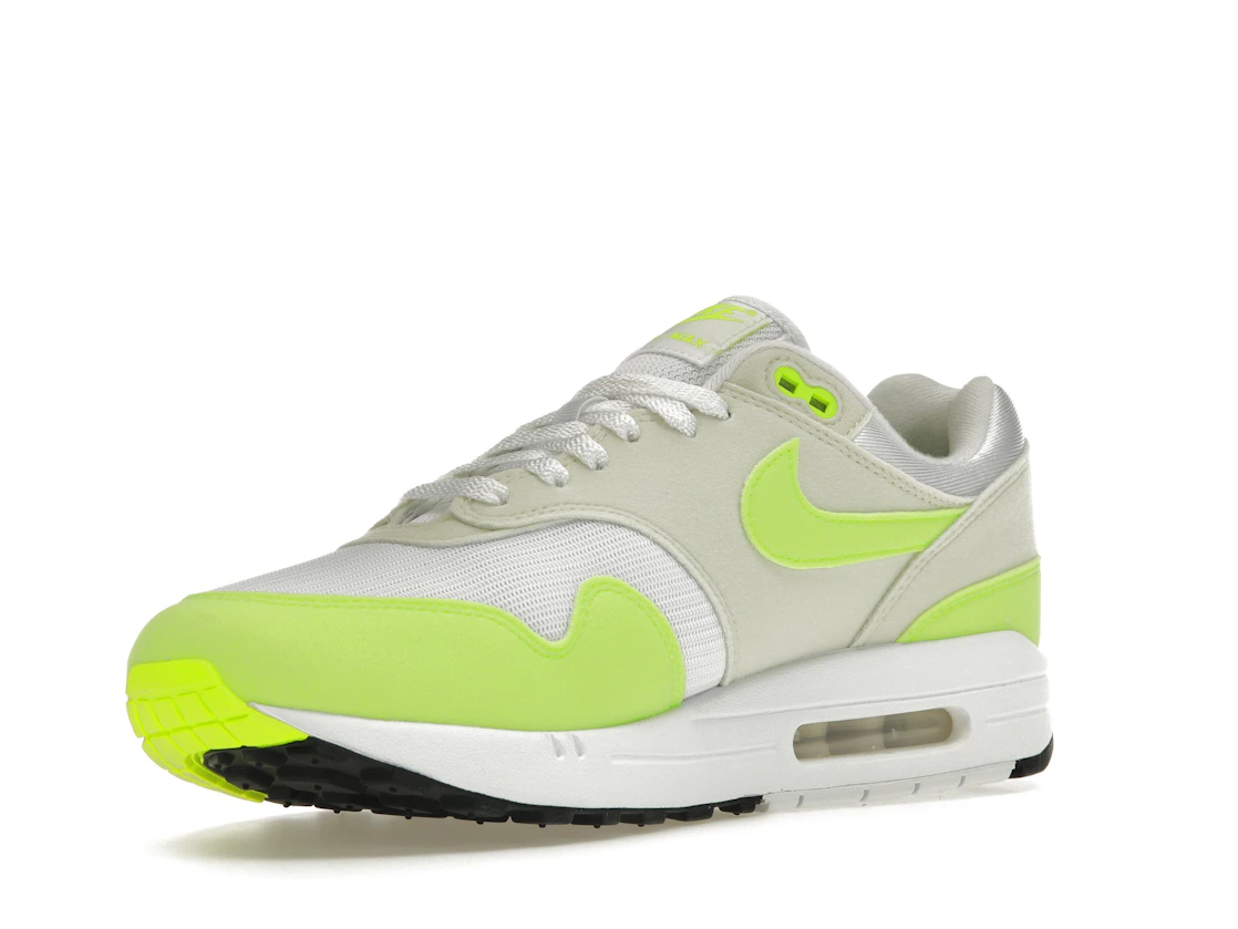 Vue 15 de Nike Air Max 1 '87 Volt Suede 