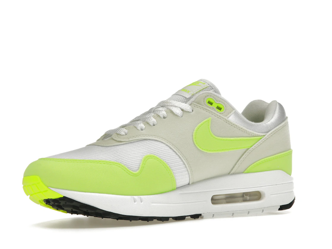 Vue 16 de Nike Air Max 1 '87 Volt Suede 