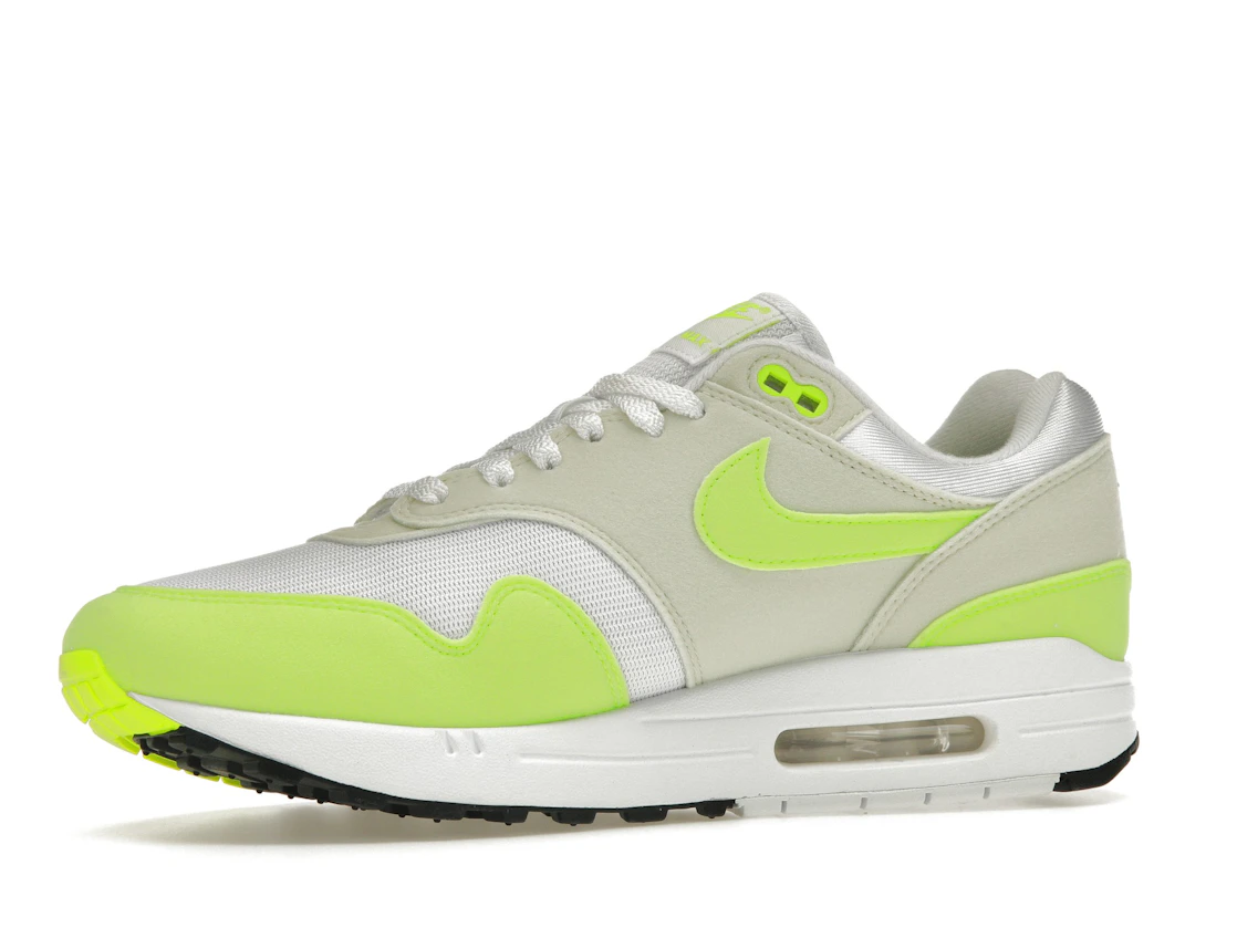 Vue 17 de Nike Air Max 1 '87 Volt Suede 