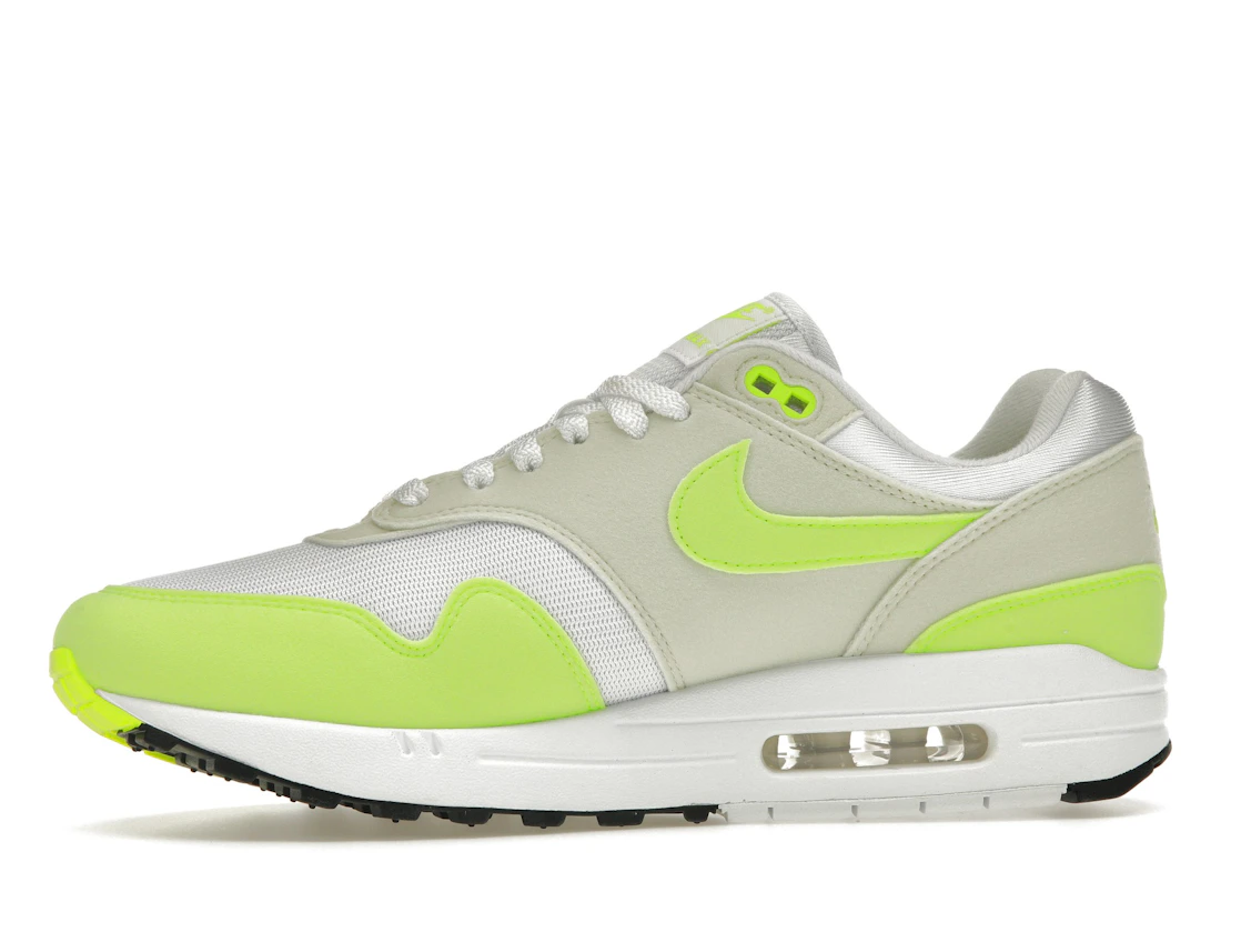 Vue 18 de Nike Air Max 1 '87 Volt Suede 