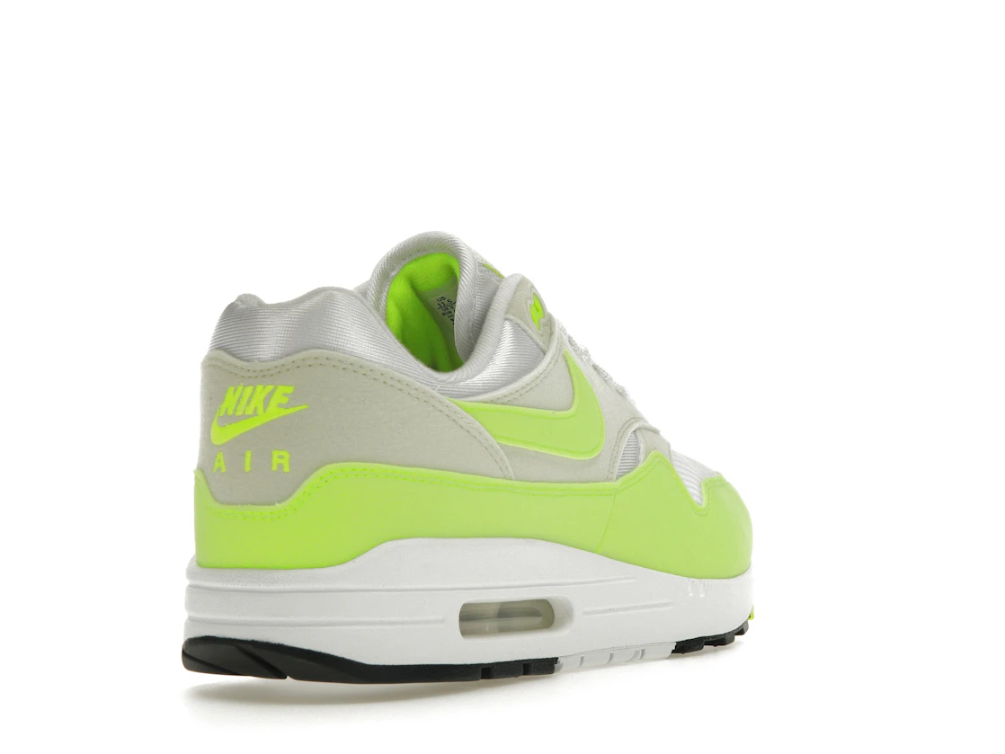 Vue 31 de Nike Air Max 1 '87 Volt Suede 