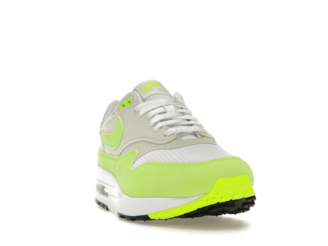 Vue 8 de Nike Air Max 1 '87 Volt Suede 