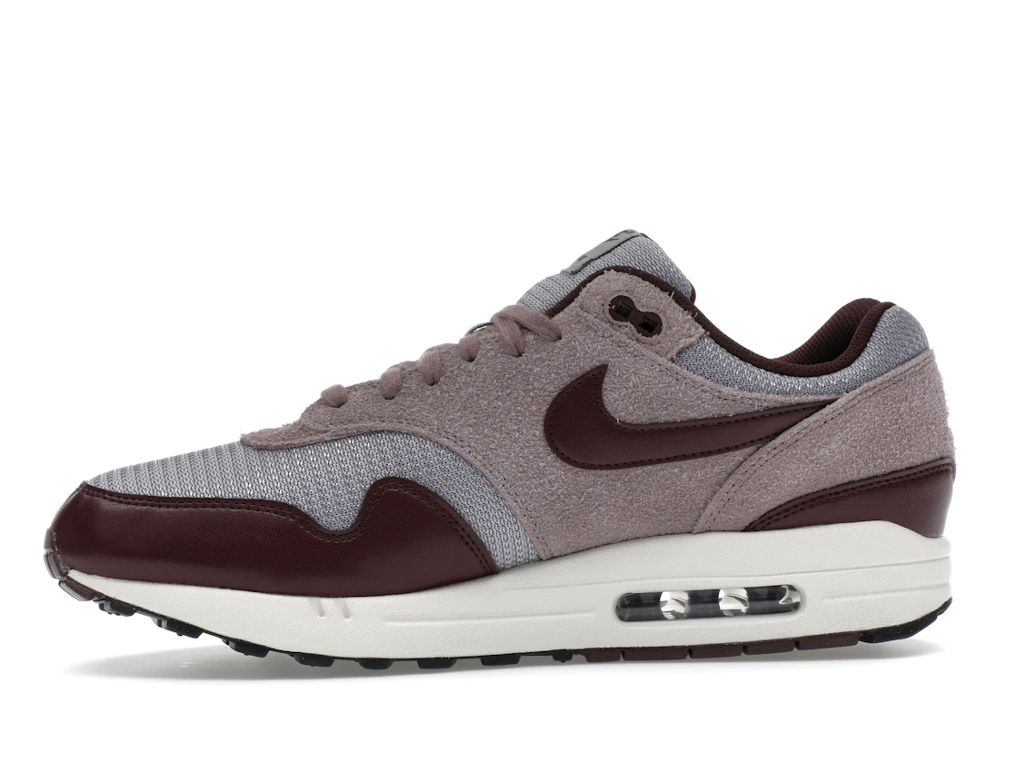 Vue 18 de Nike Air Max 1 Essential PRM Cement Grey Burgundy Crush