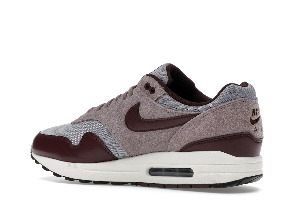 Vue 22 de Nike Air Max 1 Essential PRM Cement Grey Burgundy Crush