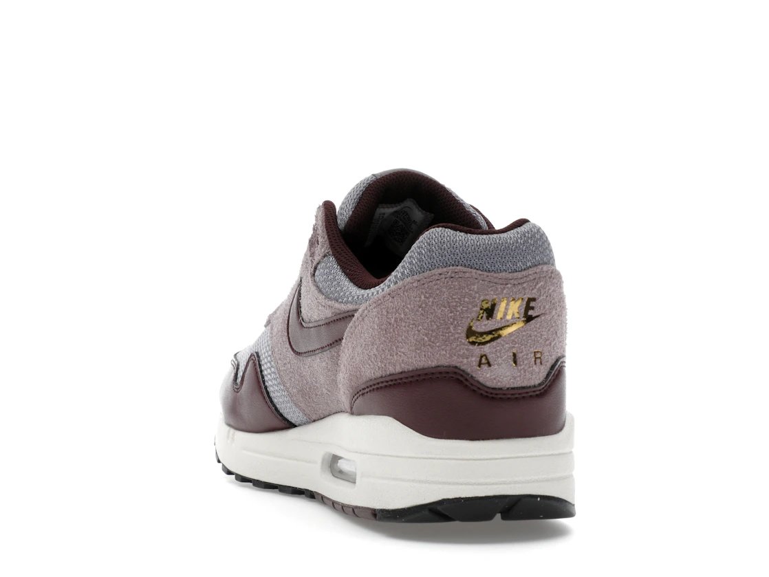Vue 26 de Nike Air Max 1 Essential PRM Cement Grey Burgundy Crush