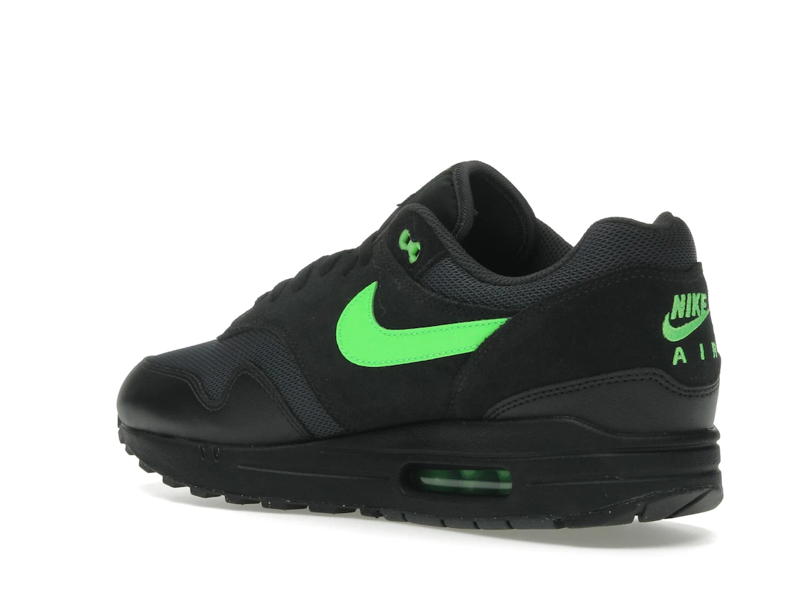 Vue 23 de Nike Air Max 1 Essential Black Green Strike