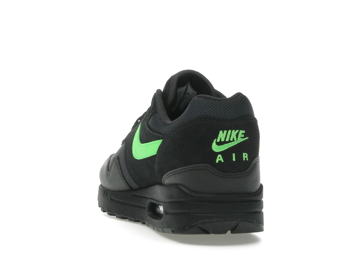 Vue 26 de Nike Air Max 1 Essential Black Green Strike