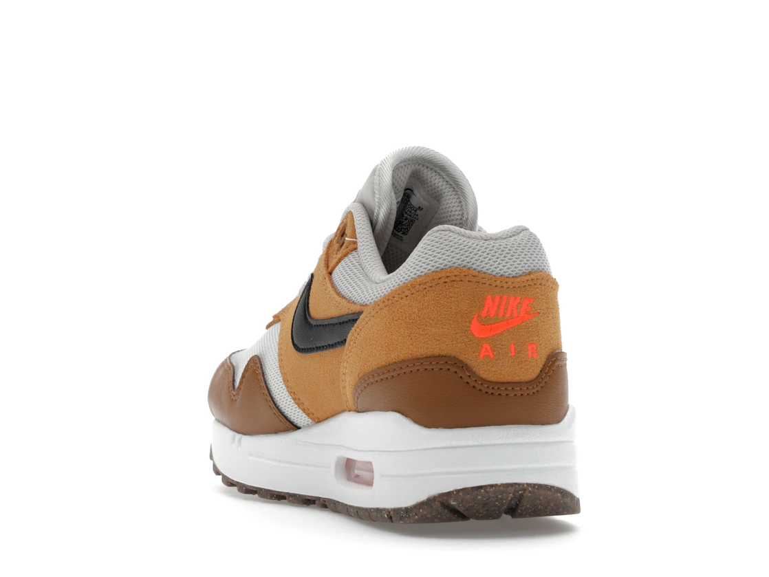 Vue 26 de Nike Air Max 1 Essential British Tan Light Bone