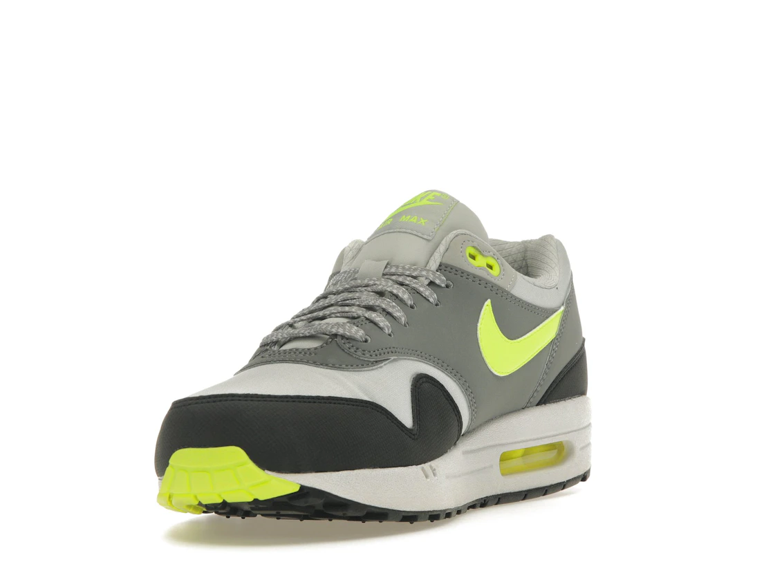 Vue 13 de Nike Air Max 1 Essential Dusty Grey Volt Cool Grey Black