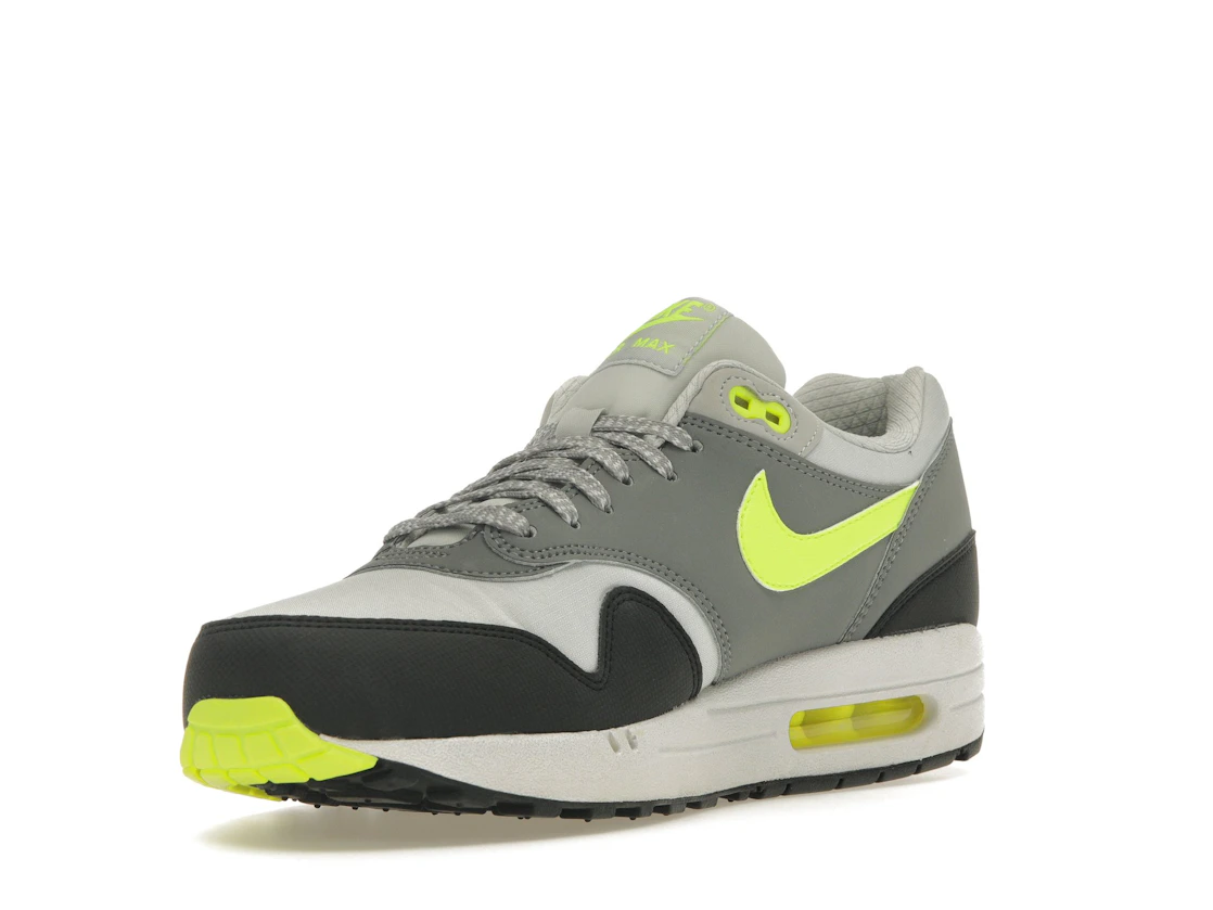 Vue 14 de Nike Air Max 1 Essential Dusty Grey Volt Cool Grey Black