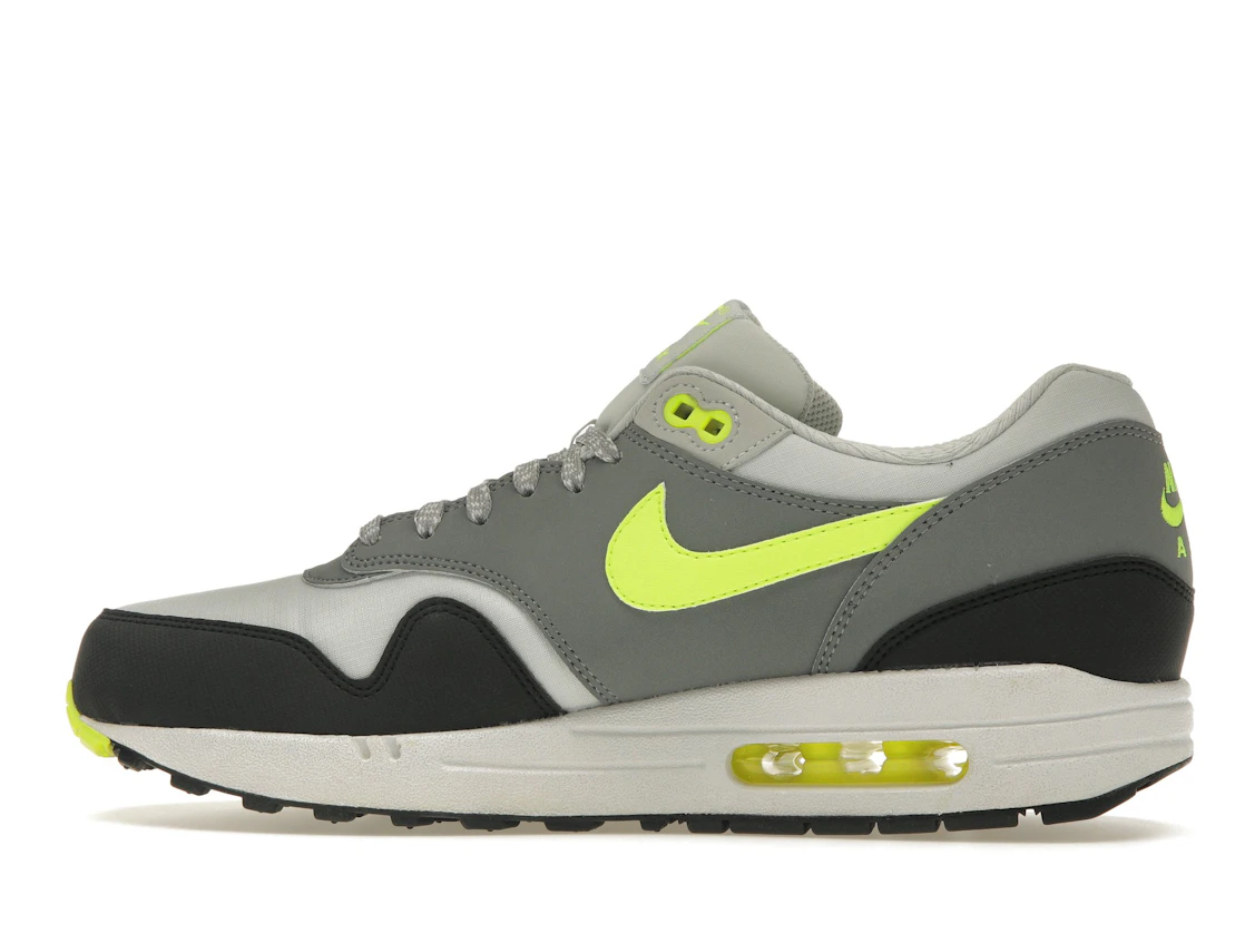 Vue 20 de Nike Air Max 1 Essential Dusty Grey Volt Cool Grey Black