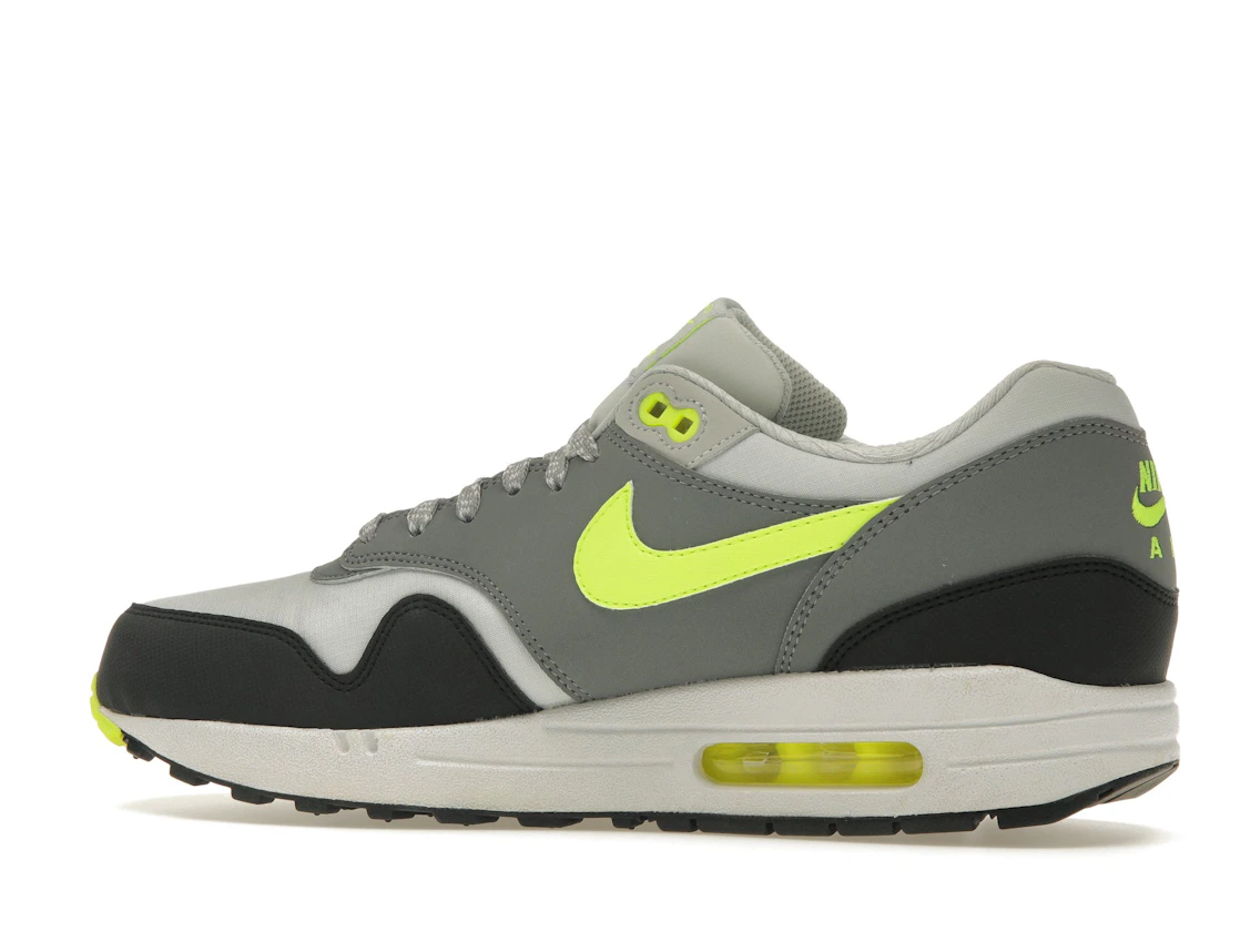 Vue 21 de Nike Air Max 1 Essential Dusty Grey Volt Cool Grey Black