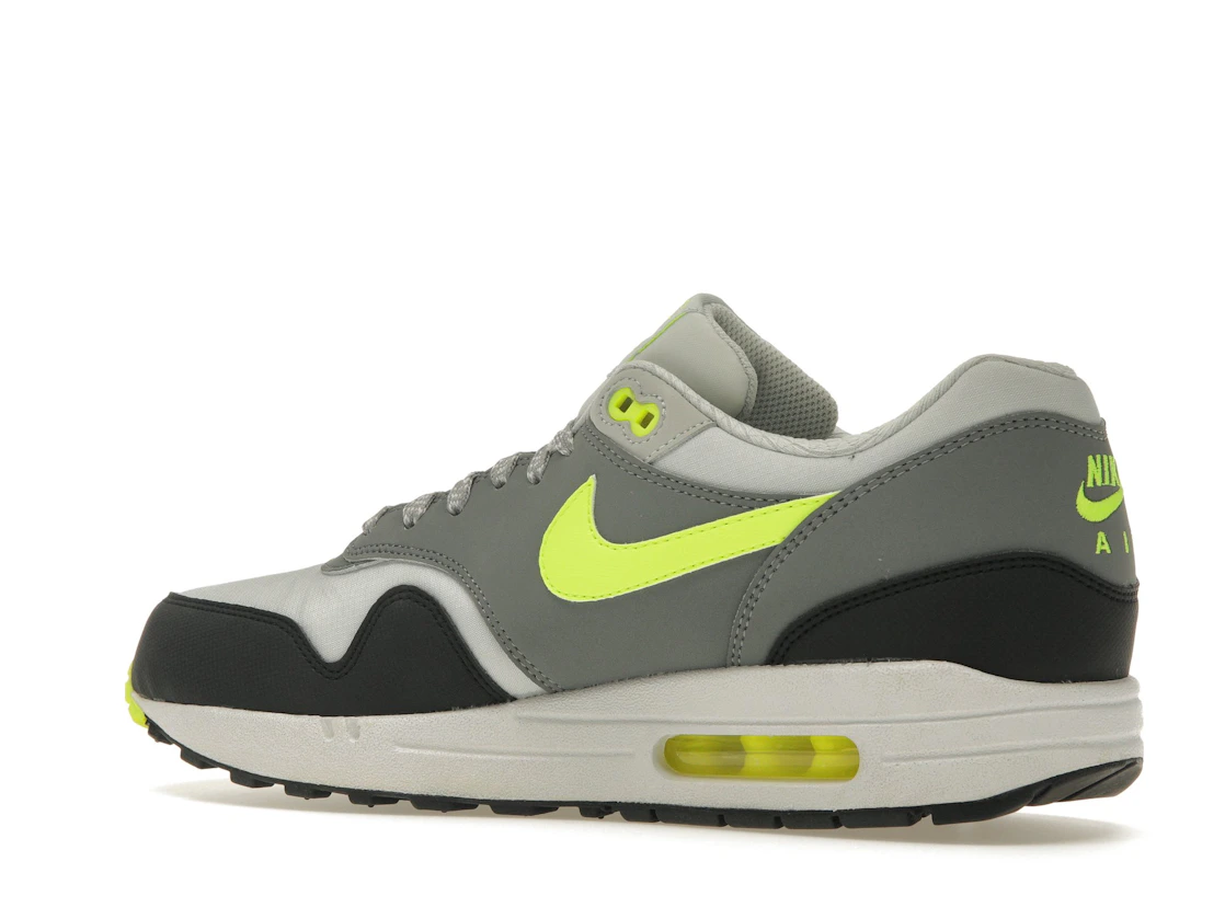 Vue 22 de Nike Air Max 1 Essential Dusty Grey Volt Cool Grey Black