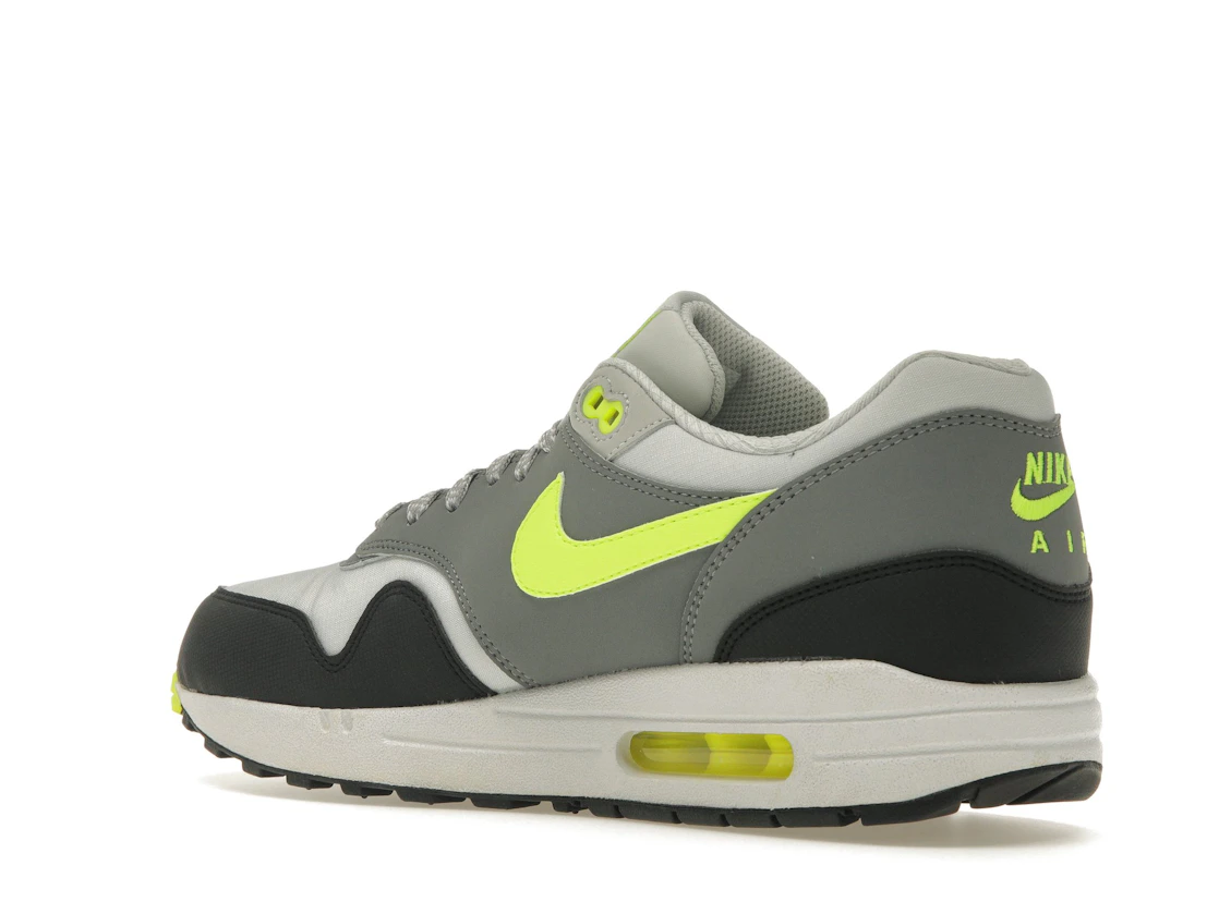 Vue 23 de Nike Air Max 1 Essential Dusty Grey Volt Cool Grey Black