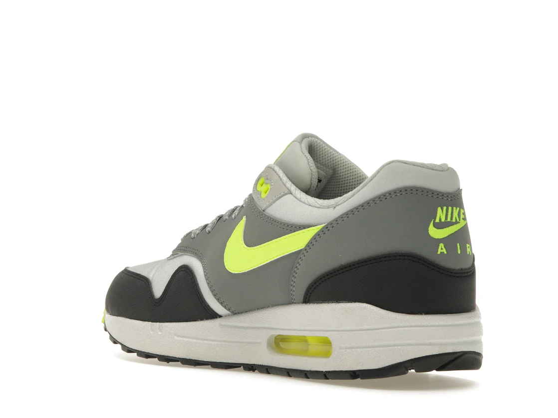 Vue 24 de Nike Air Max 1 Essential Dusty Grey Volt Cool Grey Black