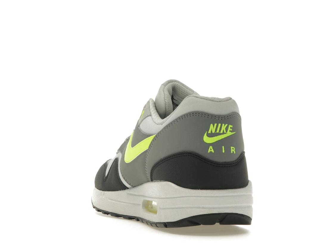 Vue 26 de Nike Air Max 1 Essential Dusty Grey Volt Cool Grey Black