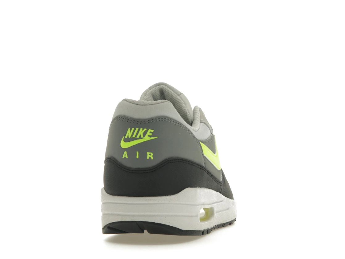 Vue 29 de Nike Air Max 1 Essential Dusty Grey Volt Cool Grey Black