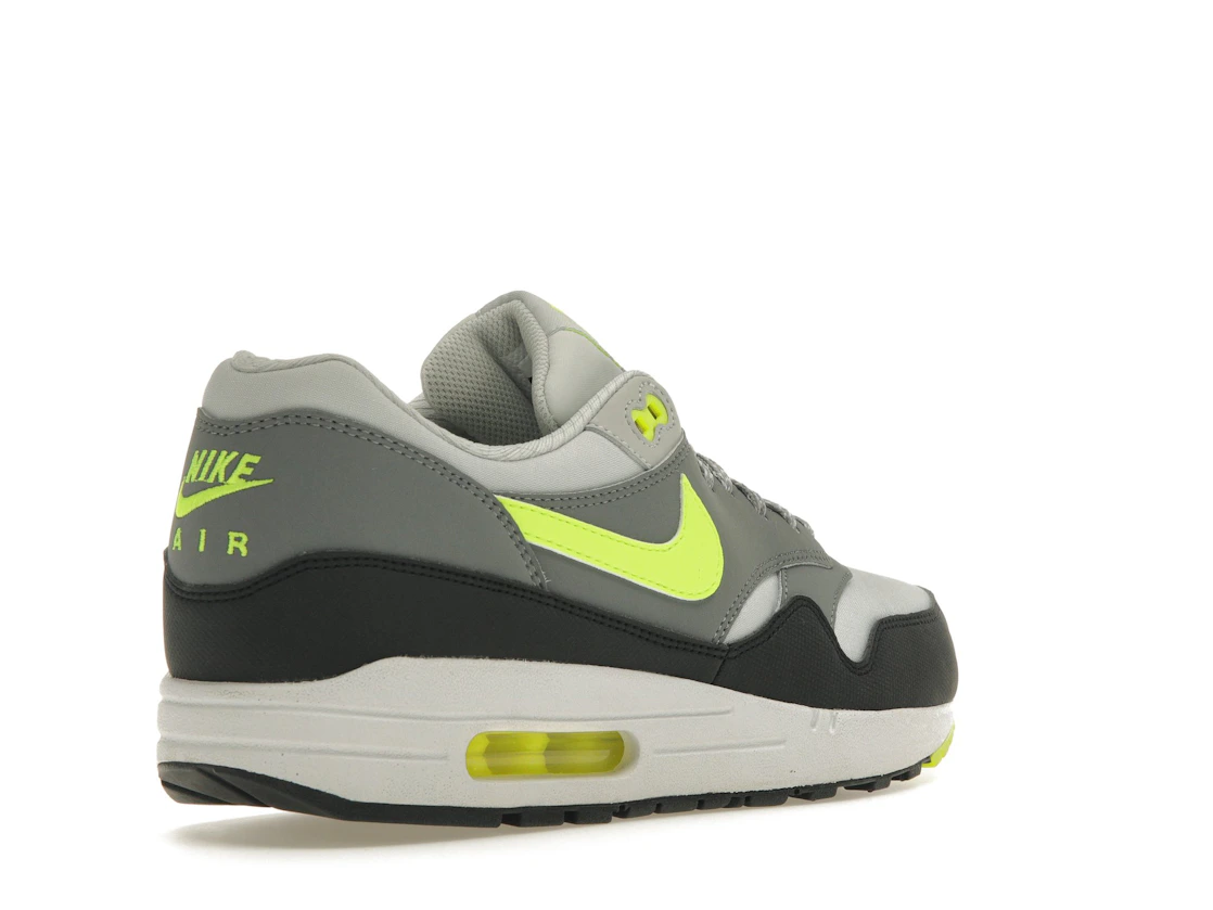 Vue 32 de Nike Air Max 1 Essential Dusty Grey Volt Cool Grey Black