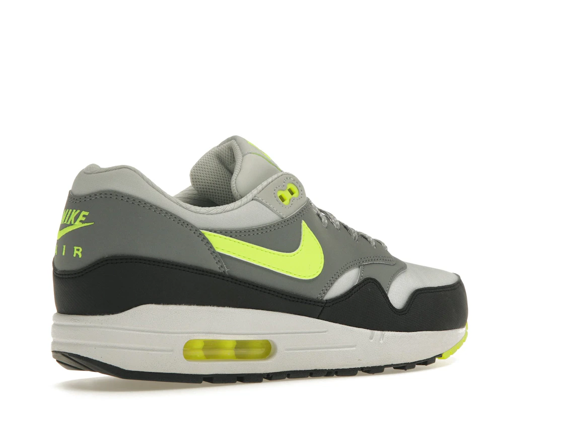 Vue 33 de Nike Air Max 1 Essential Dusty Grey Volt Cool Grey Black