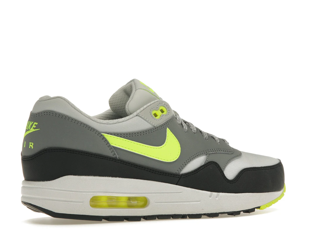 Vue 34 de Nike Air Max 1 Essential Dusty Grey Volt Cool Grey Black