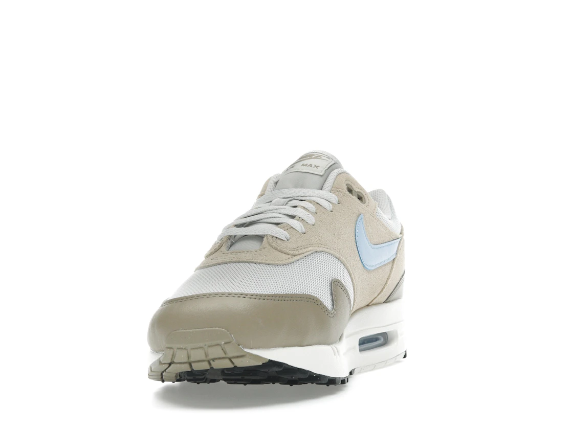 Vue 12 de Nike Air Max 1 Essential Light Bone/Psychic Blue