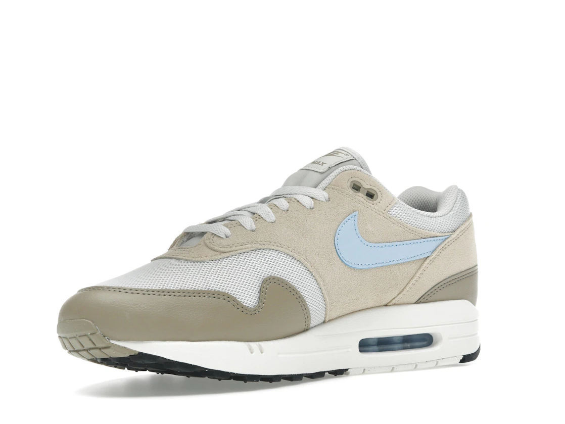 Vue 15 de Nike Air Max 1 Essential Light Bone/Psychic Blue