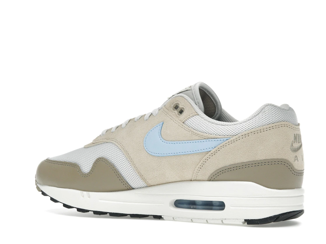 Vue 22 de Nike Air Max 1 Essential Light Bone/Psychic Blue
