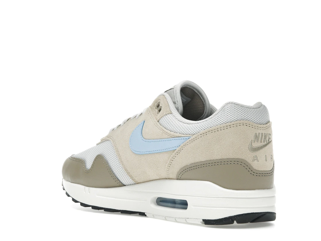 Vue 24 de Nike Air Max 1 Essential Light Bone/Psychic Blue