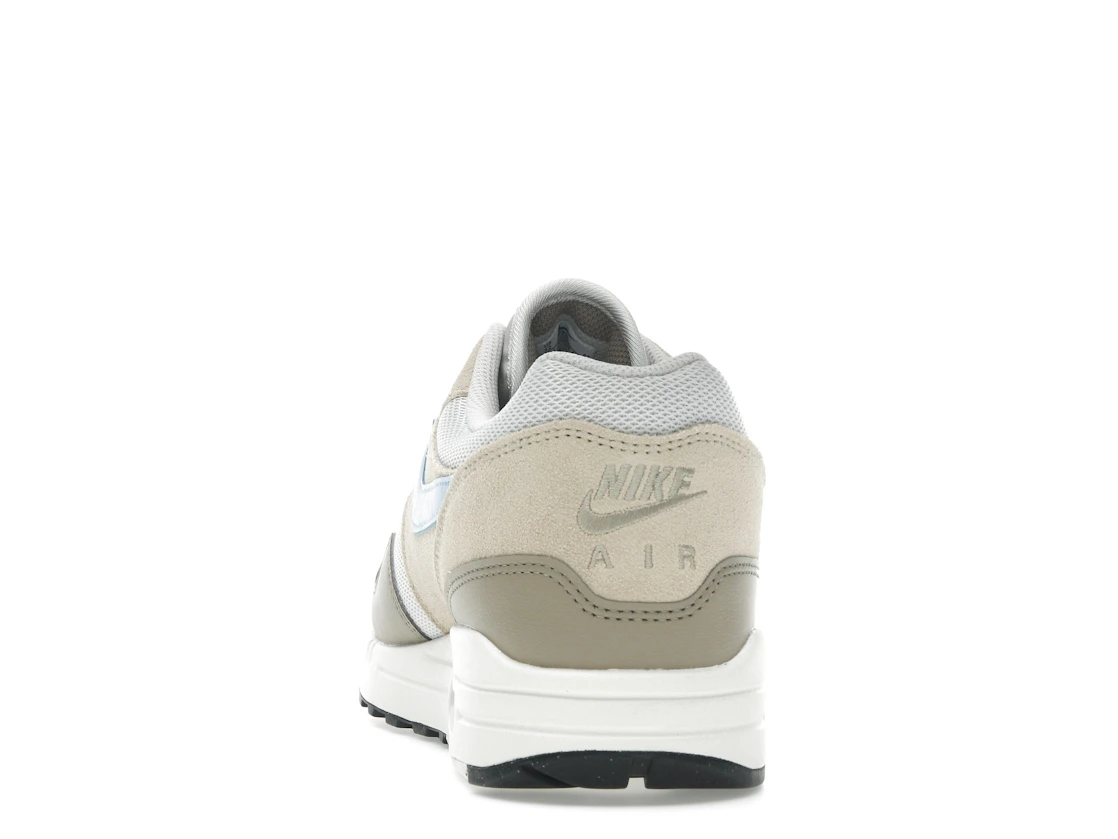 Vue 27 de Nike Air Max 1 Essential Light Bone/Psychic Blue