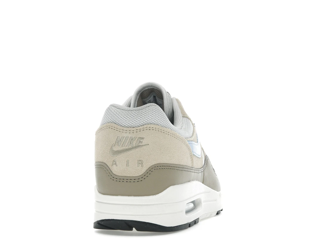 Vue 29 de Nike Air Max 1 Essential Light Bone/Psychic Blue