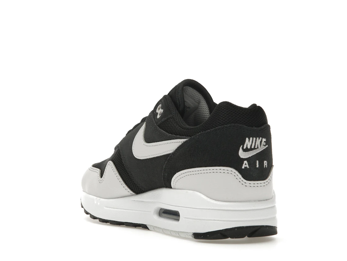 Vue 25 de Nike Air Max 1 Essential Off Noir Vast Grey