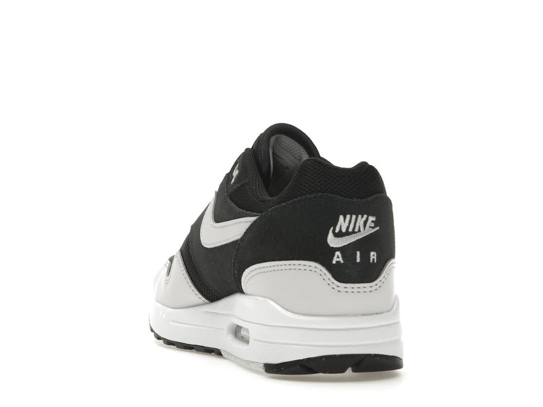 Vue 26 de Nike Air Max 1 Essential Off Noir Vast Grey