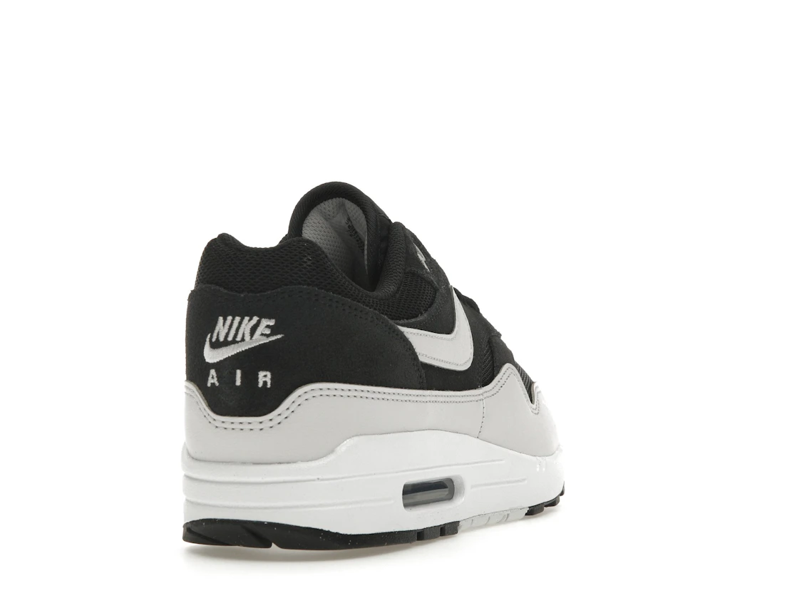 Vue 30 de Nike Air Max 1 Essential Off Noir Vast Grey