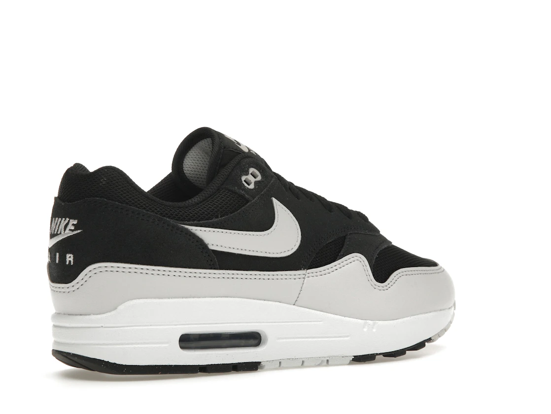 Vue 33 de Nike Air Max 1 Essential Off Noir Vast Grey