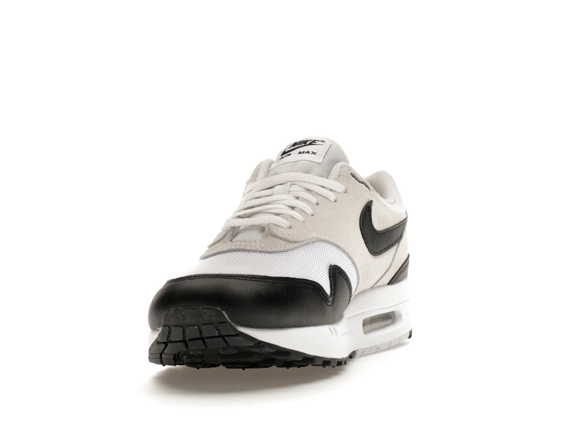 Vue 12 de Nike Air Max 1 Essential Summit White Black