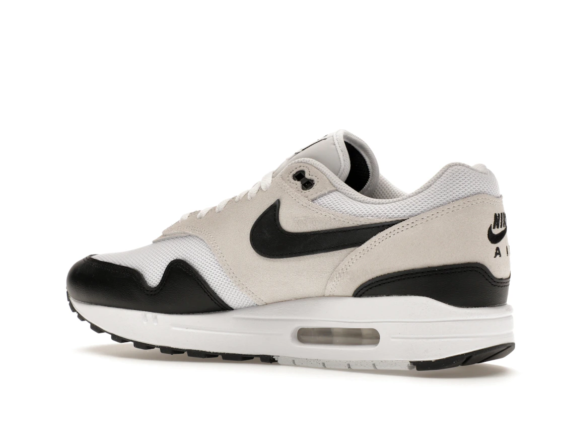 Vue 22 de Nike Air Max 1 Essential Summit White Black