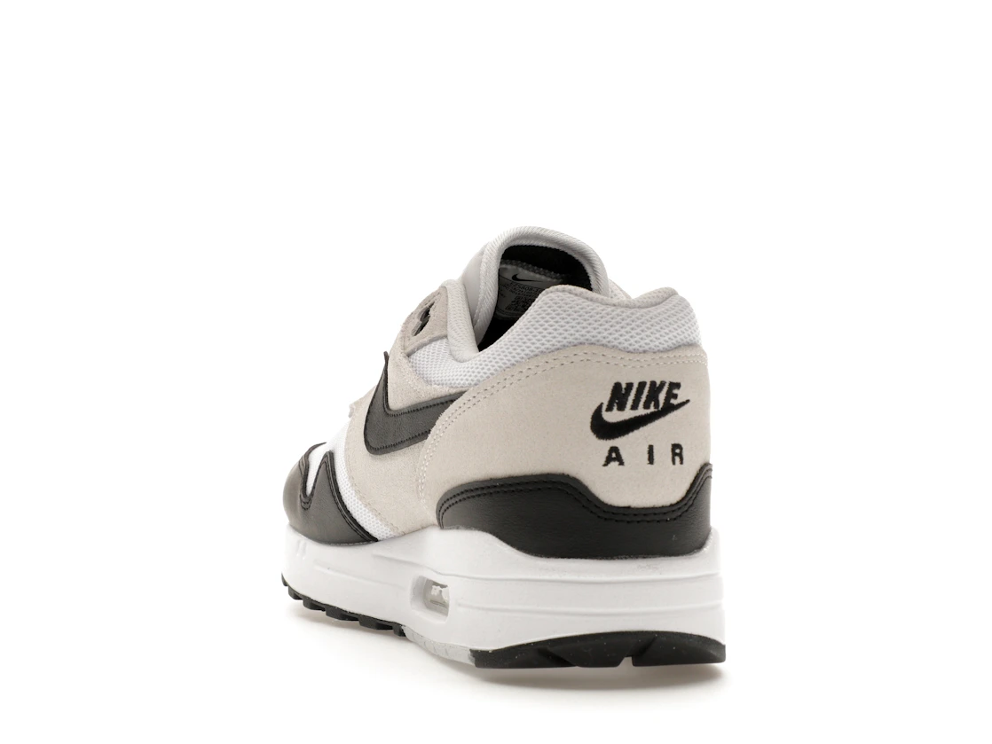 Vue 26 de Nike Air Max 1 Essential Summit White Black