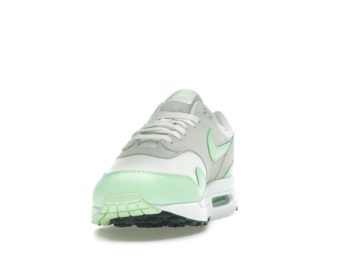 Vue 12 de Nike Air Max 1 Essential Summit White Photon Dust Vapor Green