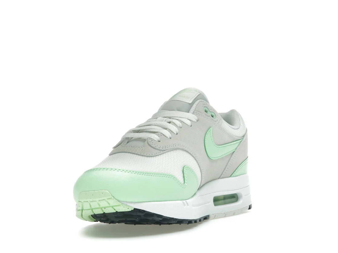 Vue 13 de Nike Air Max 1 Essential Summit White Photon Dust Vapor Green