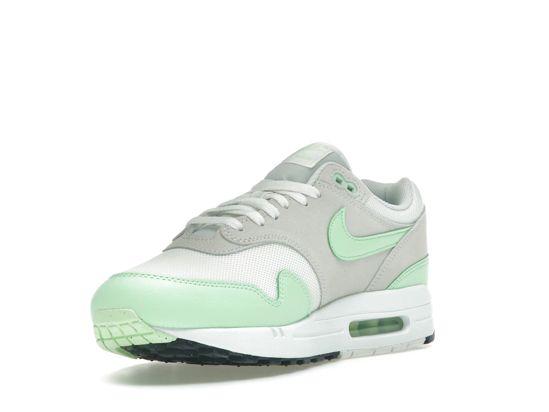 Vue 14 de Nike Air Max 1 Essential Summit White Photon Dust Vapor Green